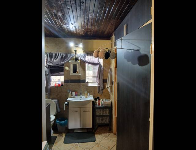 4 BEDROOM FREESTANDING FOR SALE IN SCHOEMANSVILLE